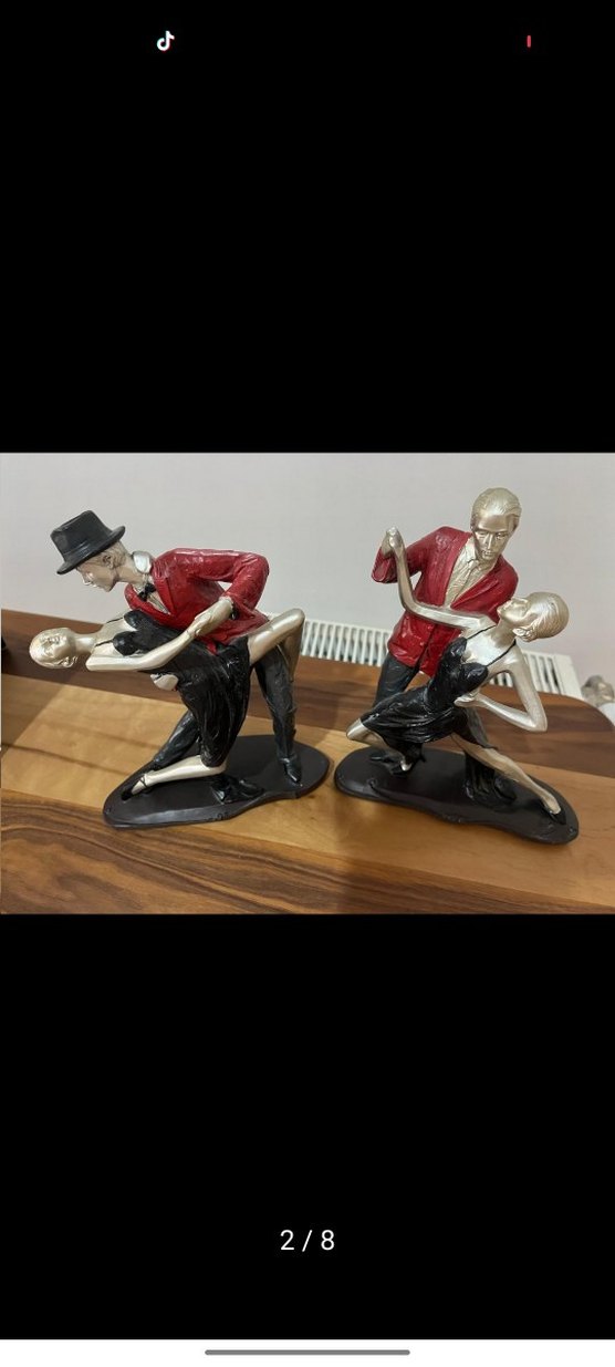 Kırmızı Ceketli Dans Eden Çift Biblolar - Görsel 2