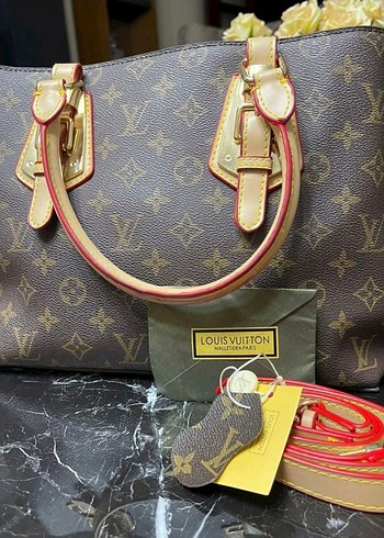 Louis Vuitton Kol Çantası - Tertemiz - Orijinal Detaylı - Görsel 3