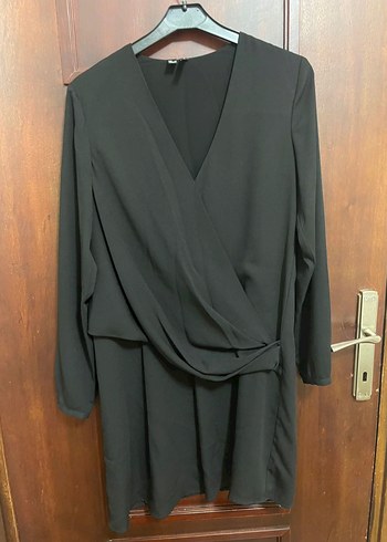 MNG (Mango) Siyah Kruvaze Model Elbise - Klasik ve Şık - Görsel 2