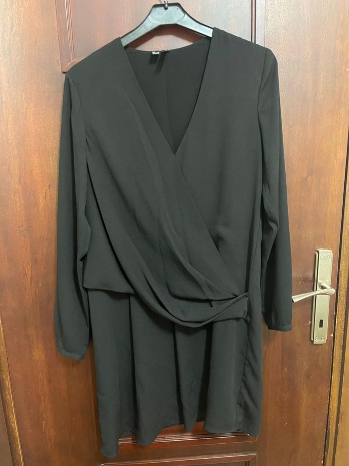 MNG (Mango) Siyah Kruvaze Model Elbise - Klasik ve Şık - Görsel 2