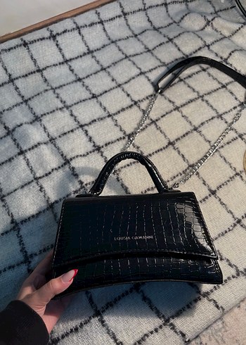 Siyah Zincir Detaylı Desenli Deri Çanta - Görsel 2