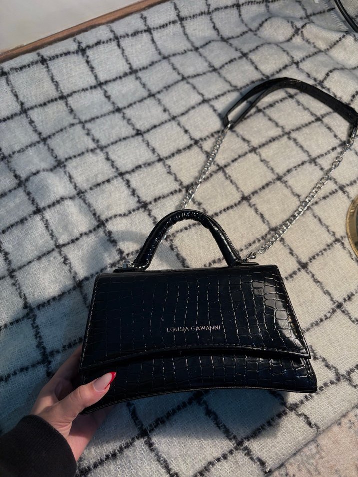 Siyah Zincir Detaylı Desenli Deri Çanta - Görsel 2