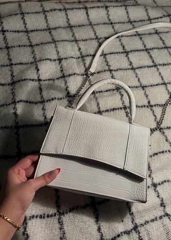 Zincir Detaylı Beyaz Yılan Desenli Kadın Çanta - Görsel 2