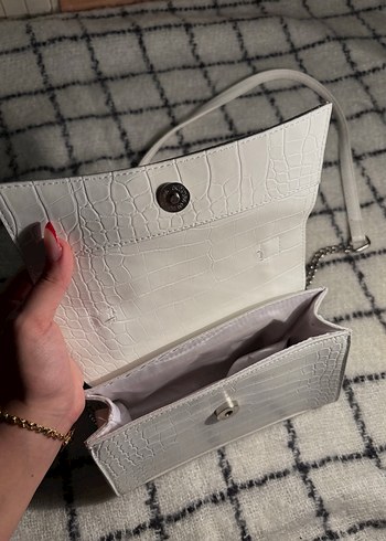 Zincir Detaylı Beyaz Yılan Desenli Kadın Çanta - Görsel 3