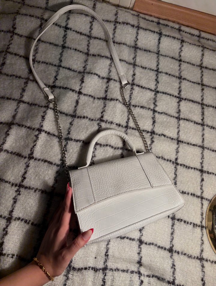 Zincir Detaylı Beyaz Yılan Desenli Kadın Çanta - Görsel 4