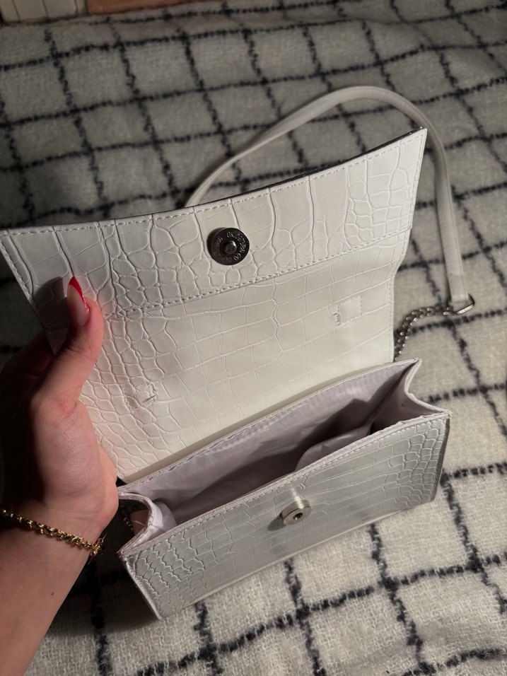 Zincir Detaylı Beyaz Yılan Desenli Kadın Çanta - Görsel 3