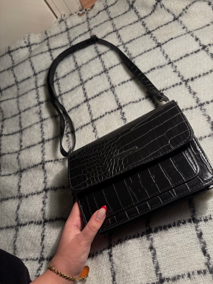 Siyah Deri Desenli Kadın Çanta - Görsel 2