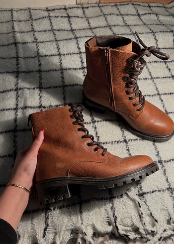 kahverengi bot - Görsel 2