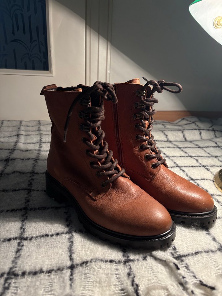 kahverengi bot - Görsel 5