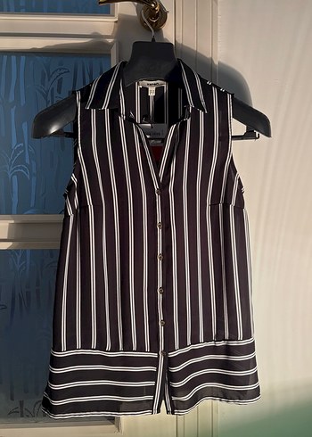 koton Düğmeli Siyah Çizgili Kolsuz gömlek - Görsel 2