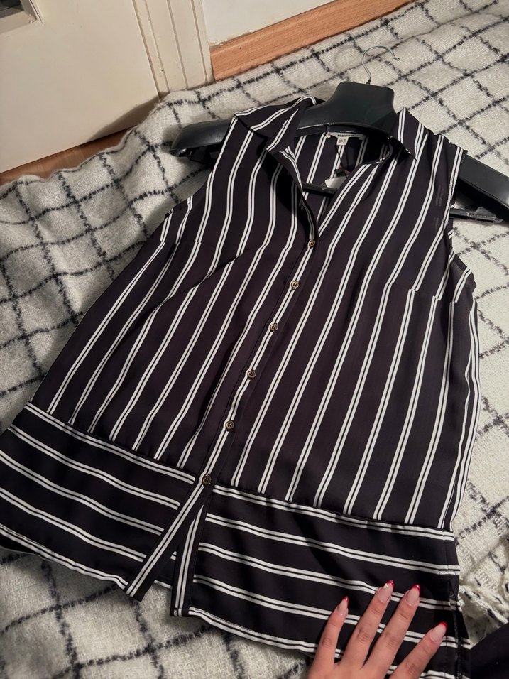 koton Düğmeli Siyah Çizgili Kolsuz gömlek - Görsel 4