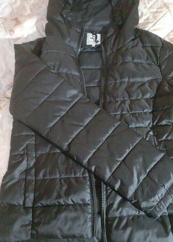 Siyah Kapüşonlu Kadın Kışlık Mont - Görsel 2