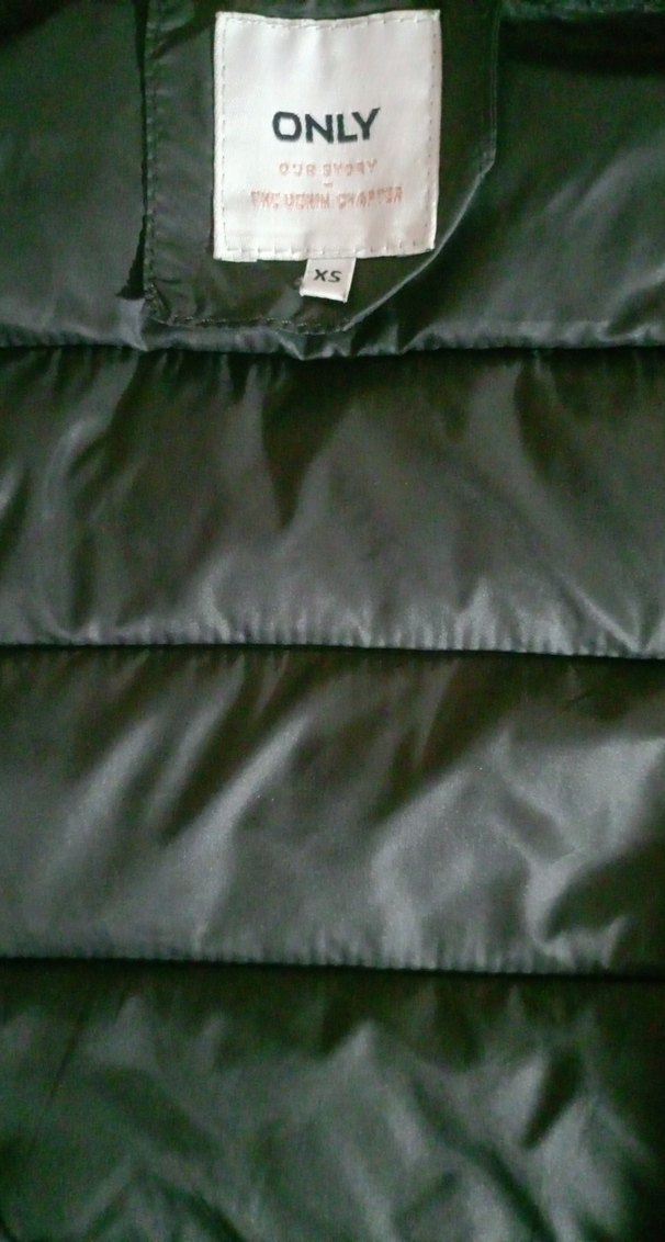 Siyah Kapüşonlu Kadın Kışlık Mont - Görsel 5