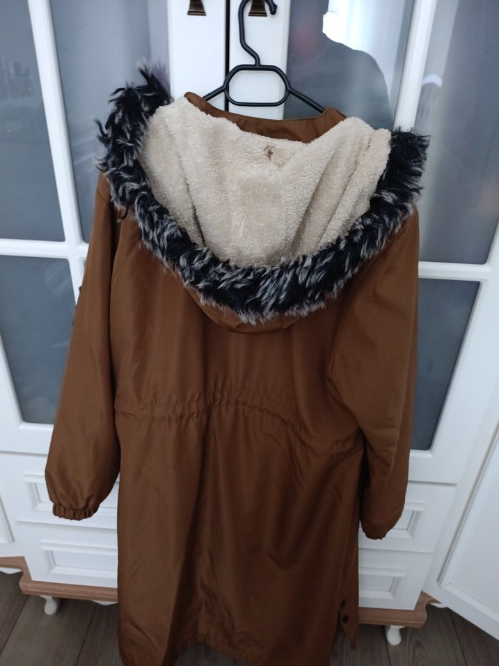 Kahverengi Uzun Kadın Mont Kürklü Kapüşonlu - Görsel 4