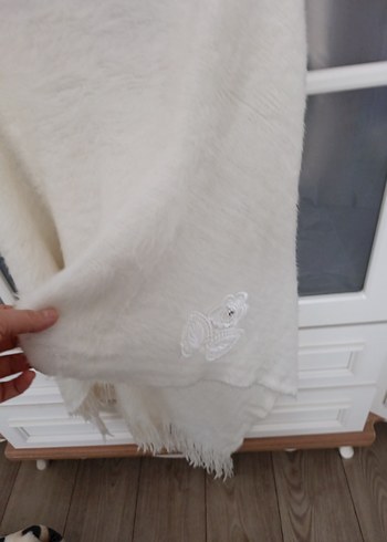 Beyaz Nakışlı Örgü Kadın Şal - Görsel 3