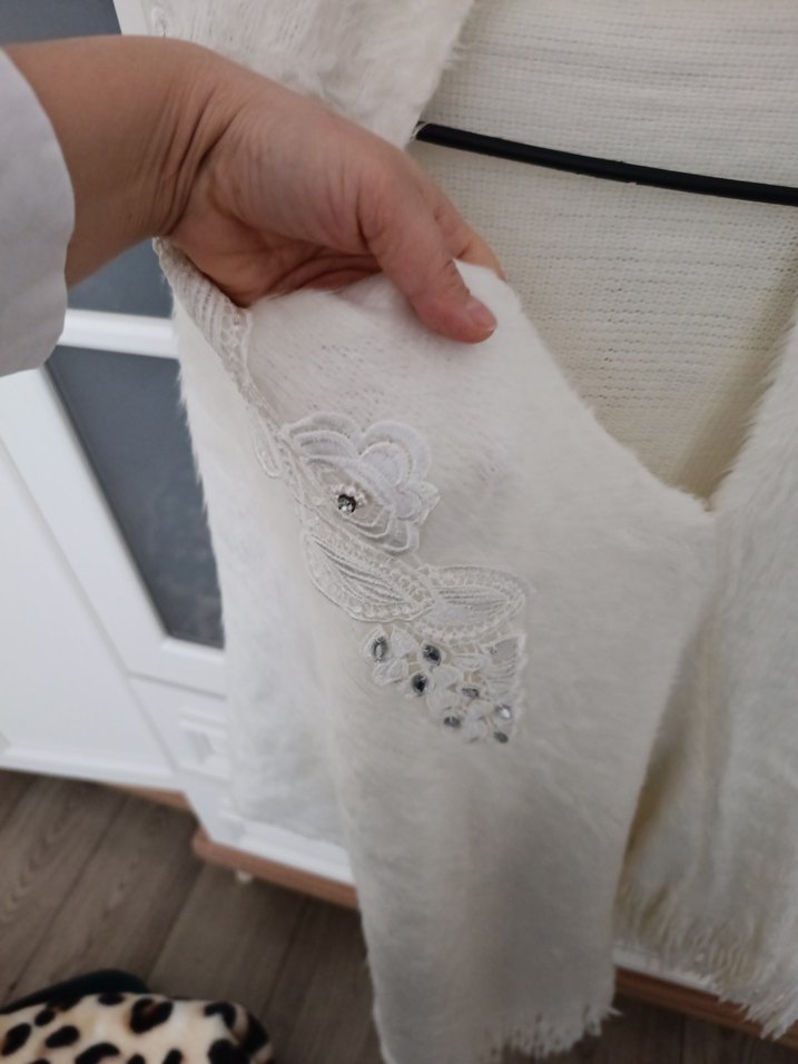 Beyaz Nakışlı Örgü Kadın Şal - Görsel 4