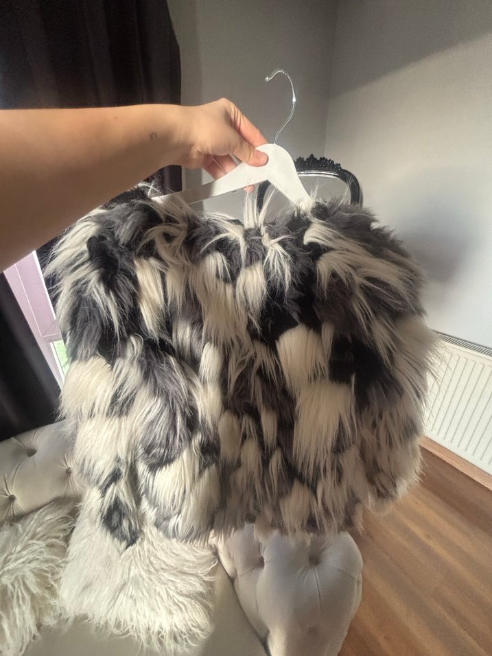 Gri Zebra Desenli Kadın Suni Kürk - Görsel 3