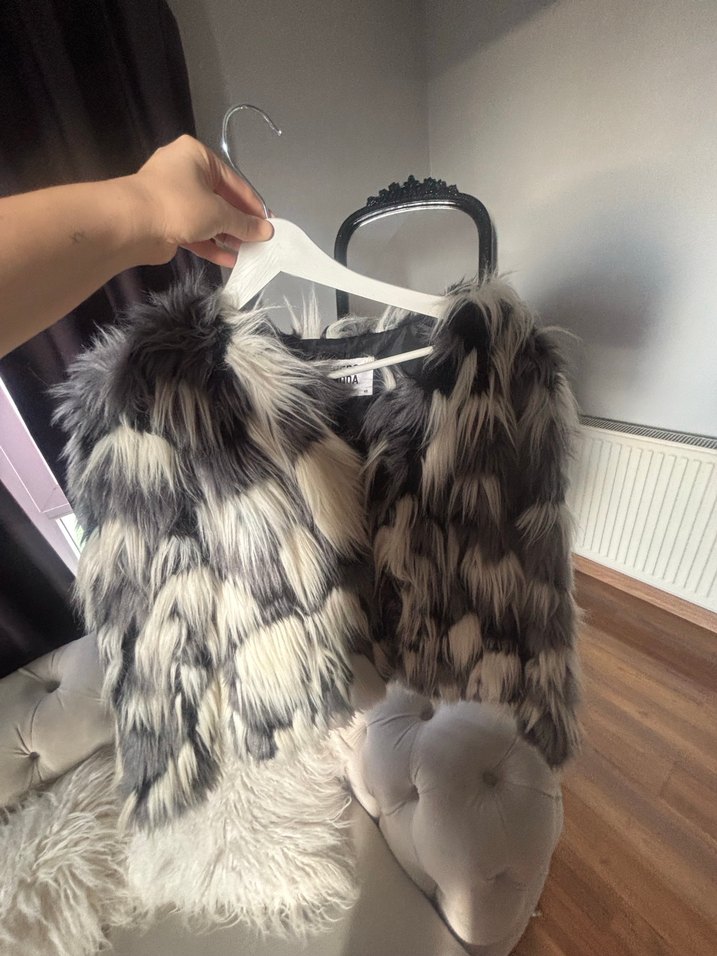 Gri Zebra Desenli Kadın Suni Kürk - Görsel 2