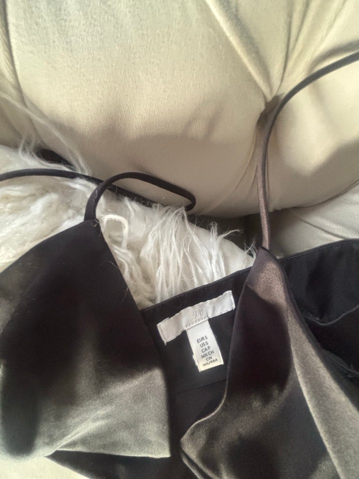 Siyah H&M V Yaka Drapeli Mini Kadın Atlet - Görsel 2