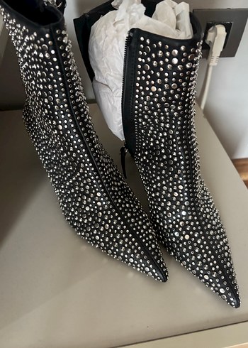 Gri Yılan Desenli Taşlı Stiletto Kadın Bot - Görsel 3