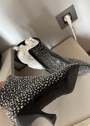 Gri Yılan Desenli Taşlı Stiletto Kadın Bot - Görsel 4