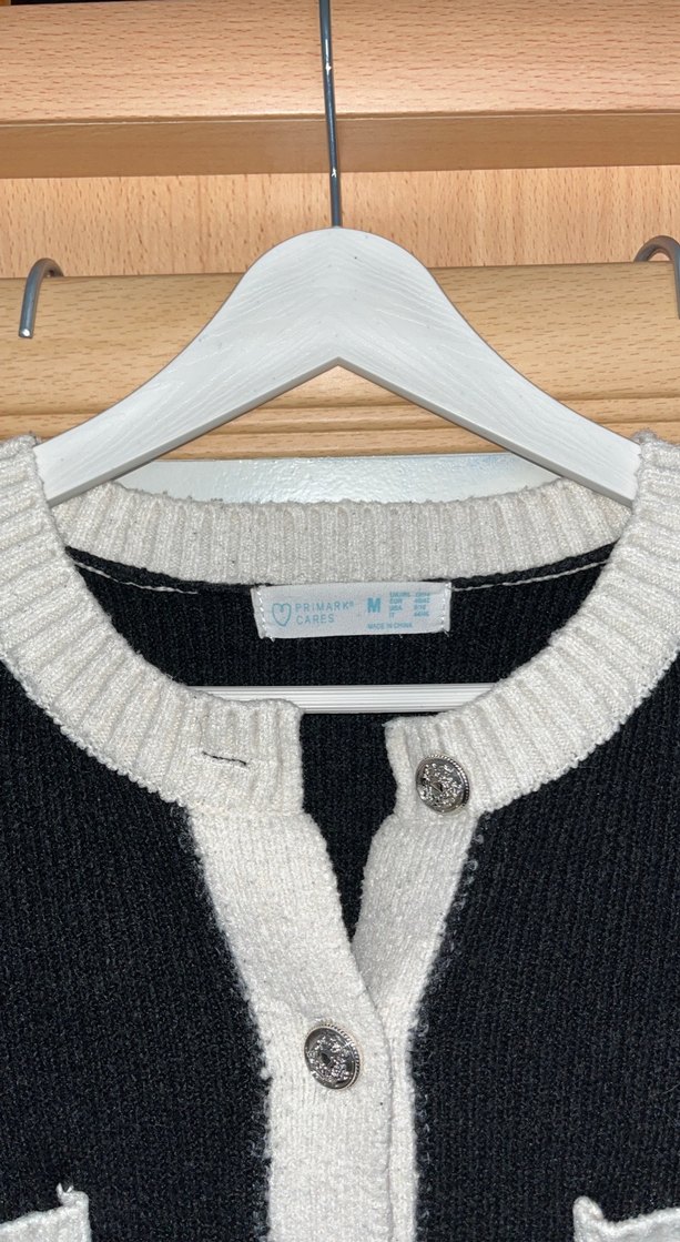 Düğmeli Siyah Triko Kadın Hırka - Görsel 2