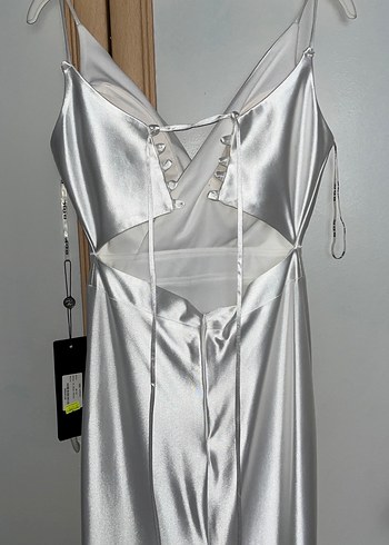 Beya saten V Yakalı Uzun yırtmaçlı Abiye Elbise - Görsel 4