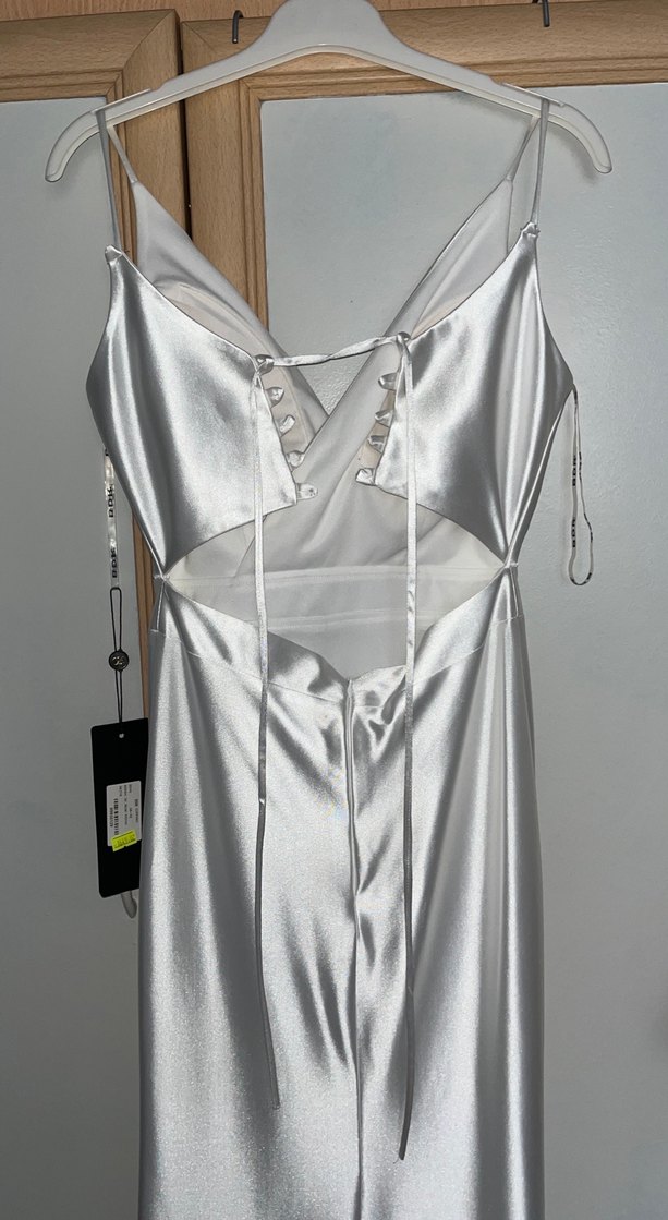 Beya saten V Yakalı Uzun yırtmaçlı Abiye Elbise - Görsel 4