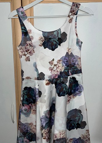 Çiçekli elbise - Görsel 2