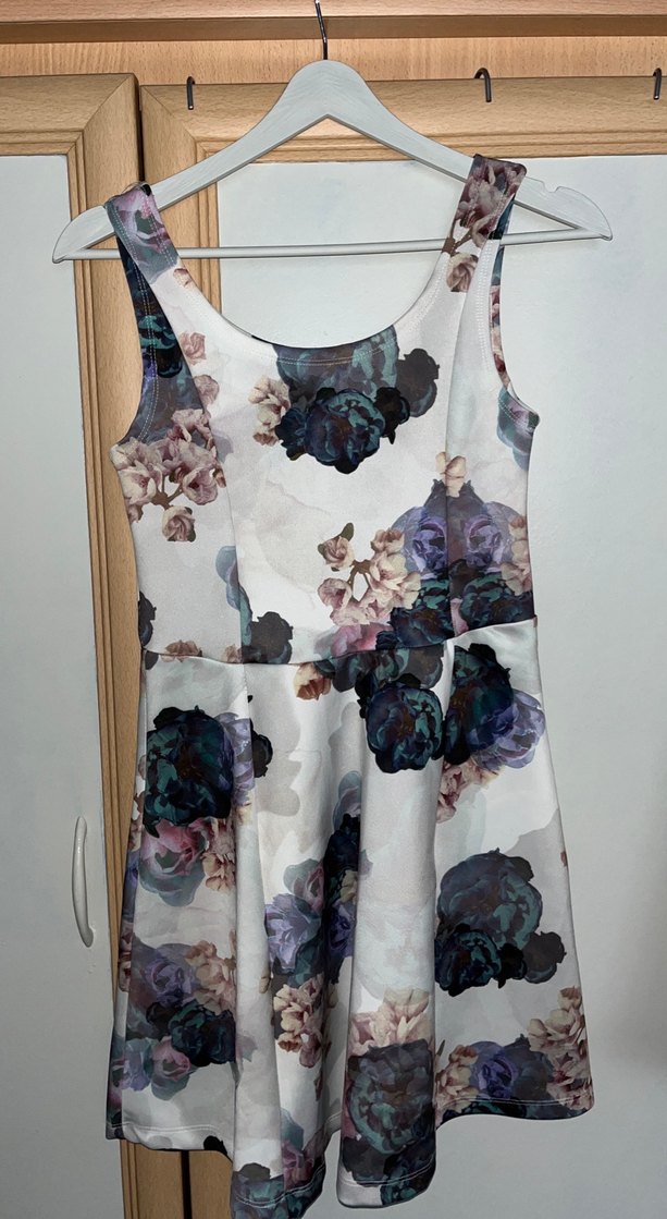 Çiçekli elbise - Görsel 2