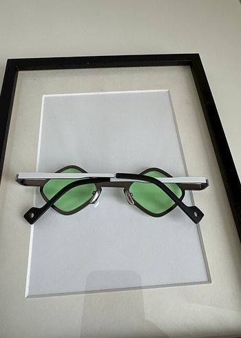 Şeffaf Beyaz Çerçeveli Minimalist Kadın Gözlüğü - Görsel 4