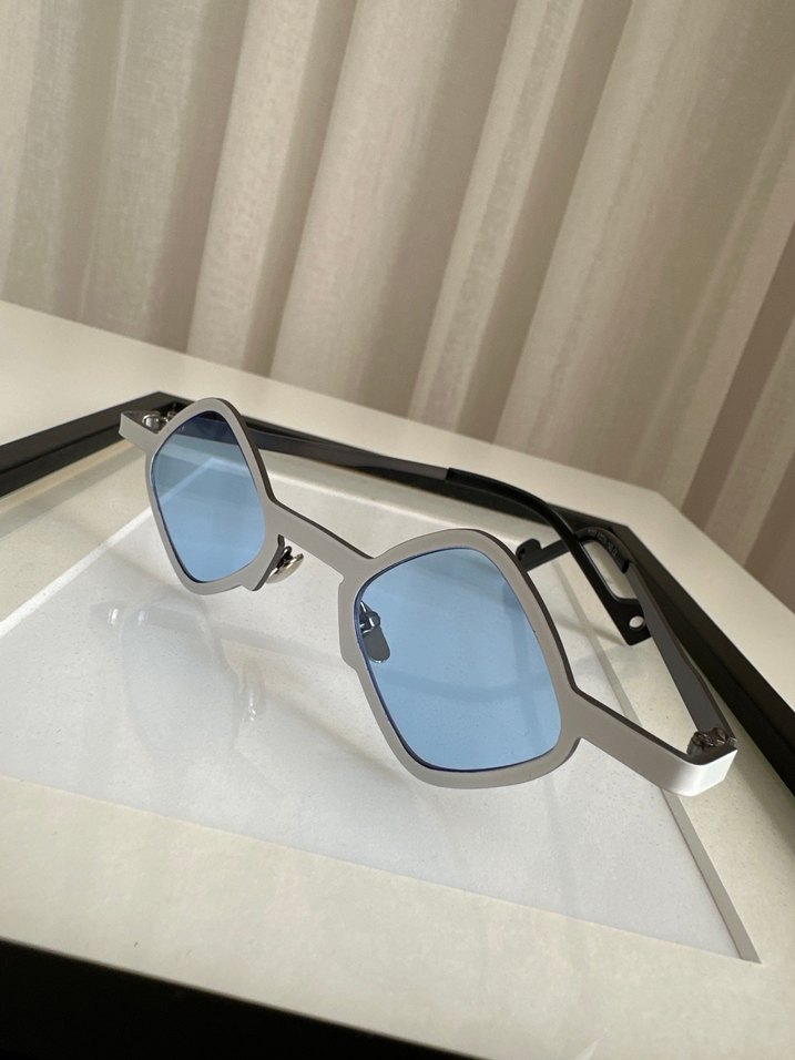 Beyaz Kare Çerçeve Mavi Cam Şık Plaj Stil Güneş Gözlüğü - Görsel 3