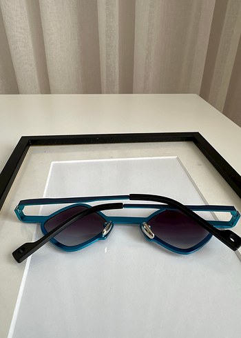 Şeffaf Koyu Mavi Minimalist Kadın Gözlüğü - Görsel 4