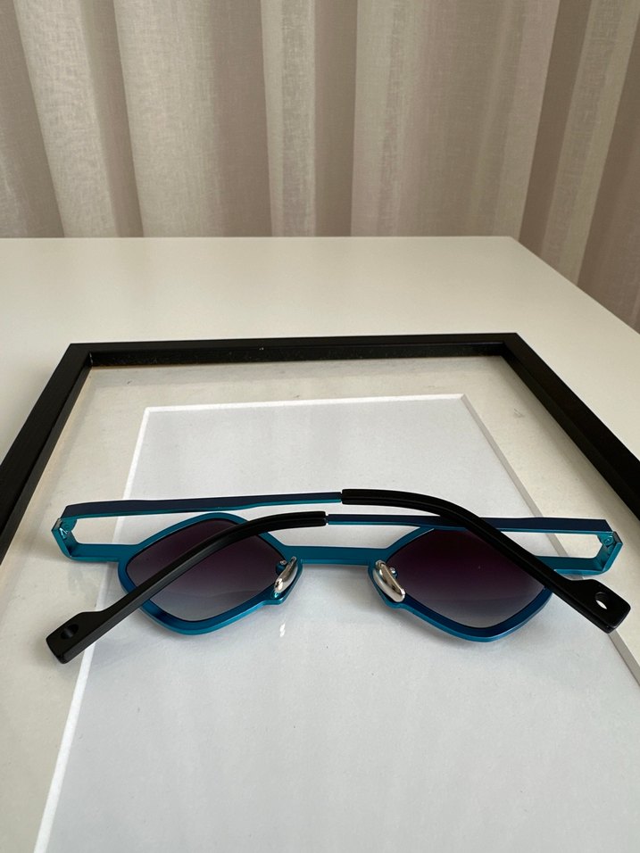 Şeffaf Koyu Mavi Minimalist Kadın Gözlüğü - Görsel 4