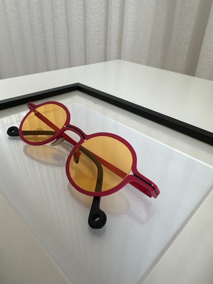 Şeffaf Kırmızı Minimalist Kadın Gözlüğü - Görsel 3