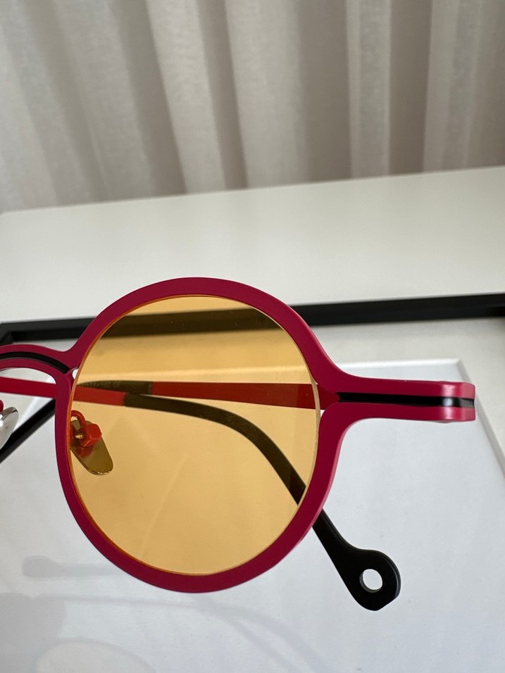 Şeffaf Kırmızı Minimalist Kadın Gözlüğü - Görsel 4