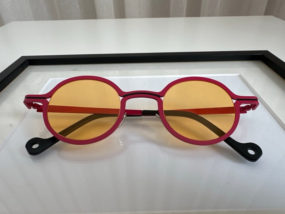 Şeffaf Kırmızı Minimalist Kadın Gözlüğü - Görsel 2