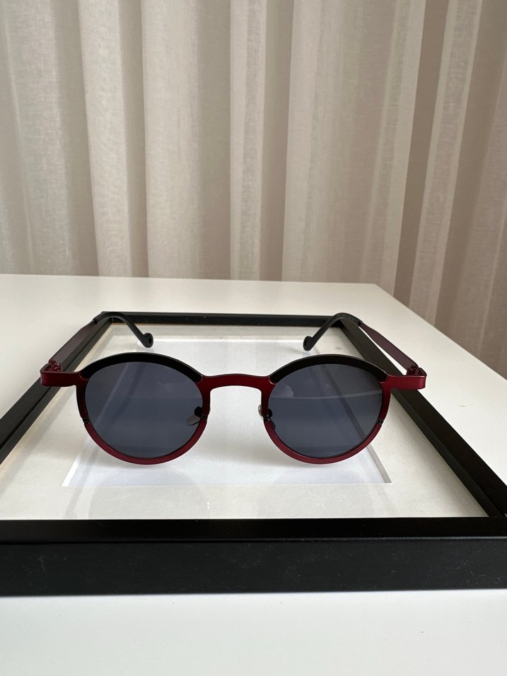 Şeffaf Kırmızı Minimalist Kadın Güneş Gözlüğü - Görsel 2