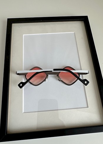 Minimalist Beyaz Transparan Kadın Güneş Gözlüğü - Görsel 4