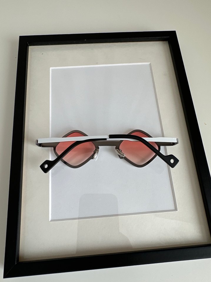 Minimalist Beyaz Transparan Kadın Güneş Gözlüğü - Görsel 4