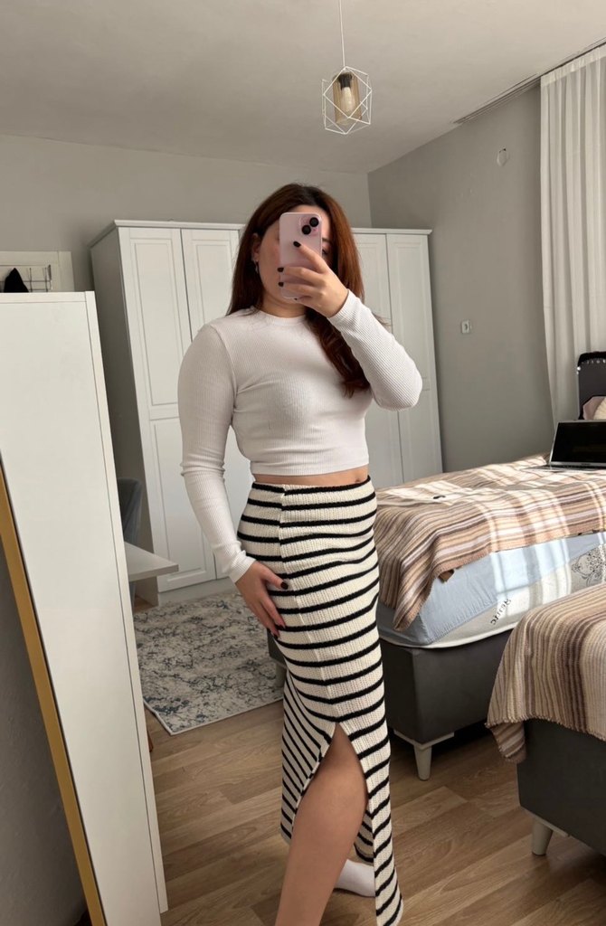 Çizgili Triko Midi Etek - Görsel 3