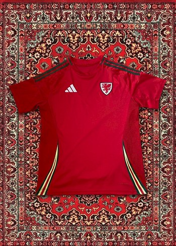 Adidas Kirmizi Galler Futbol Formasi