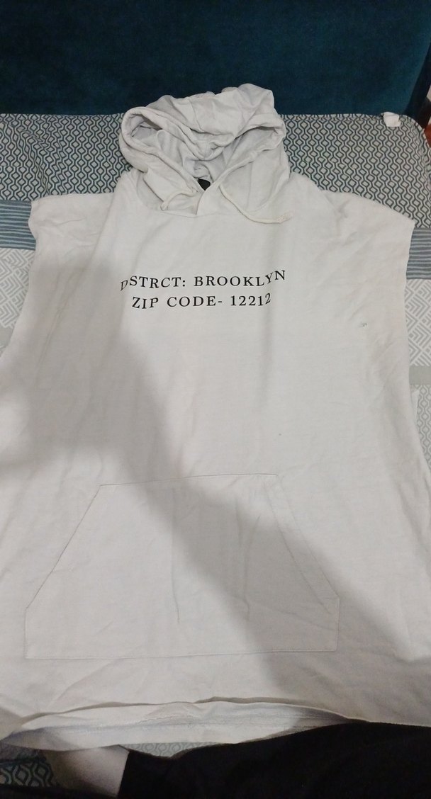 Kadın Beyaz Kapüşonlu Pamuklu Sıfır Kol Tişört - Görsel 2