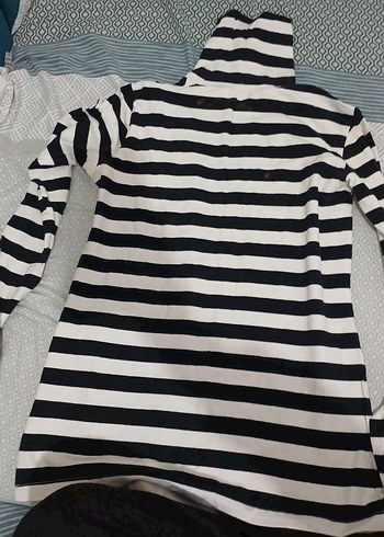 Siyah Çizgili Boğazlı  Tişört - Görsel 2