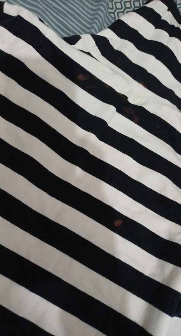 Siyah Çizgili Boğazlı  Tişört - Görsel 3