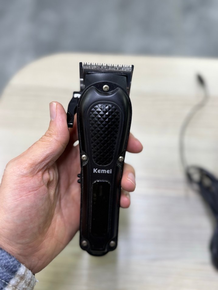 Kemei Siyah Şarjlı Saç Kesme Makinesi - Görsel 3
