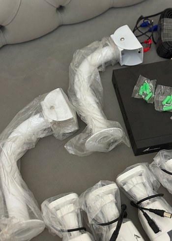 Beyaz Güvenlik Kamera Seti ve Aksesuarları - Görsel 4