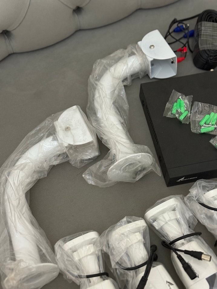 Beyaz Güvenlik Kamera Seti ve Aksesuarları - Görsel 4