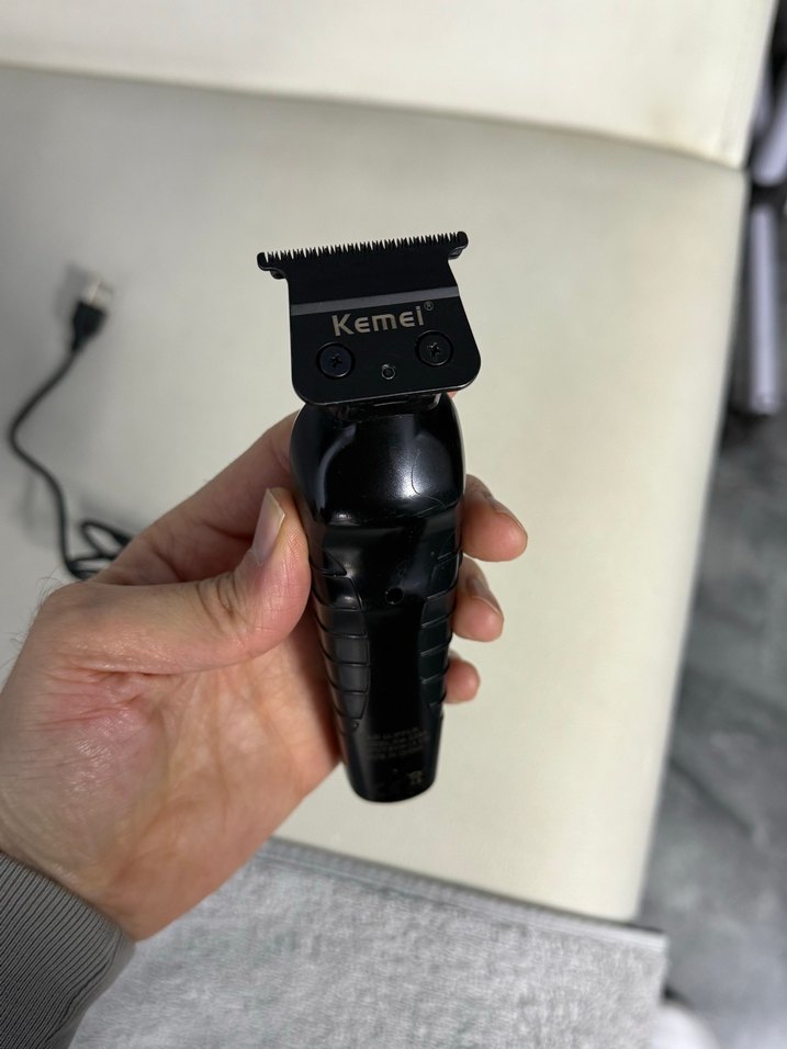 Kara Şarjlı Saç Kesme Makinesi - Görsel 3