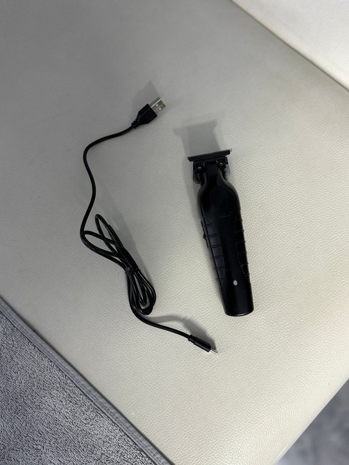 Kara Şarjlı Saç Kesme Makinesi - Görsel 2